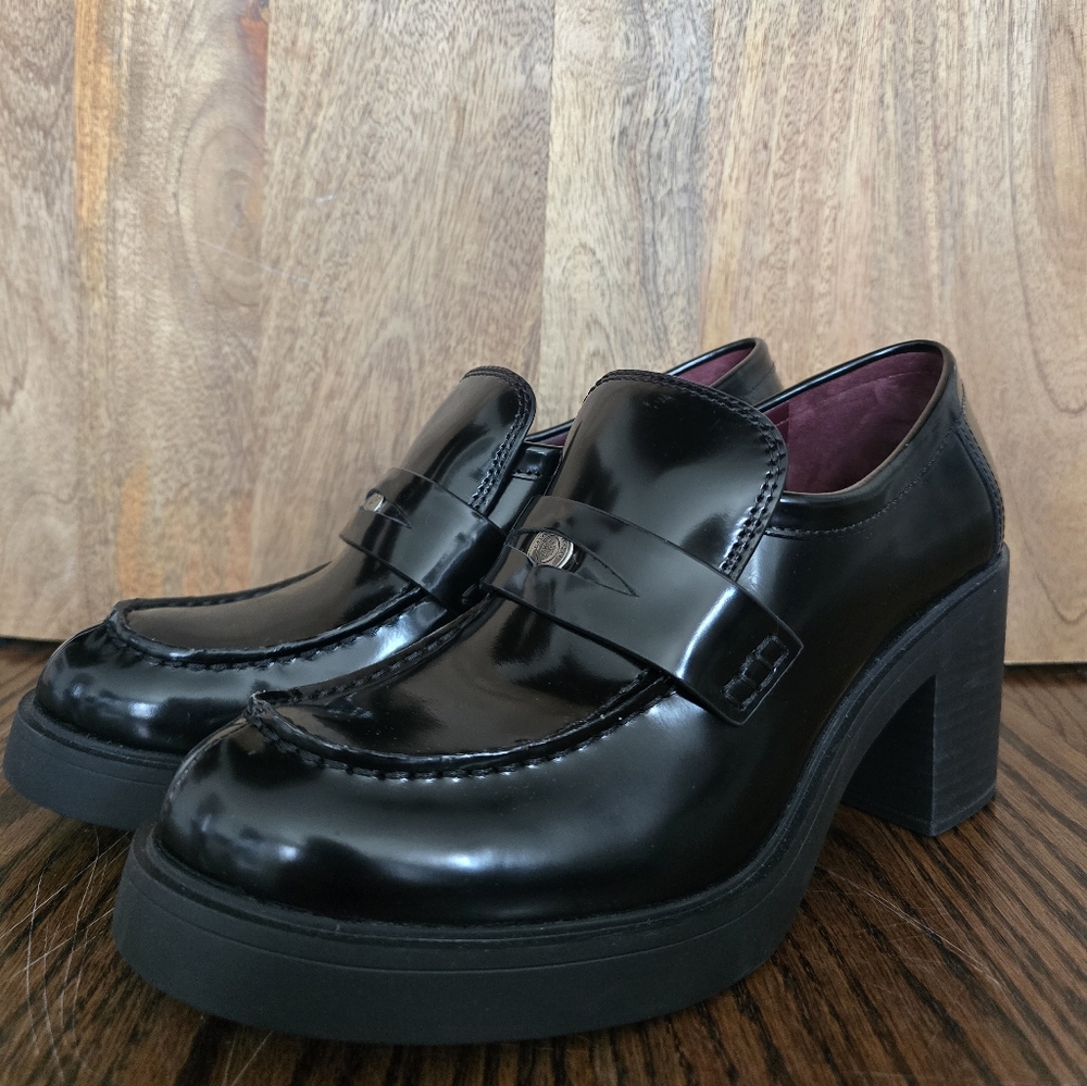 Tory Burch Classic Heeled Leather Lug Loafers (Womens) 7.5